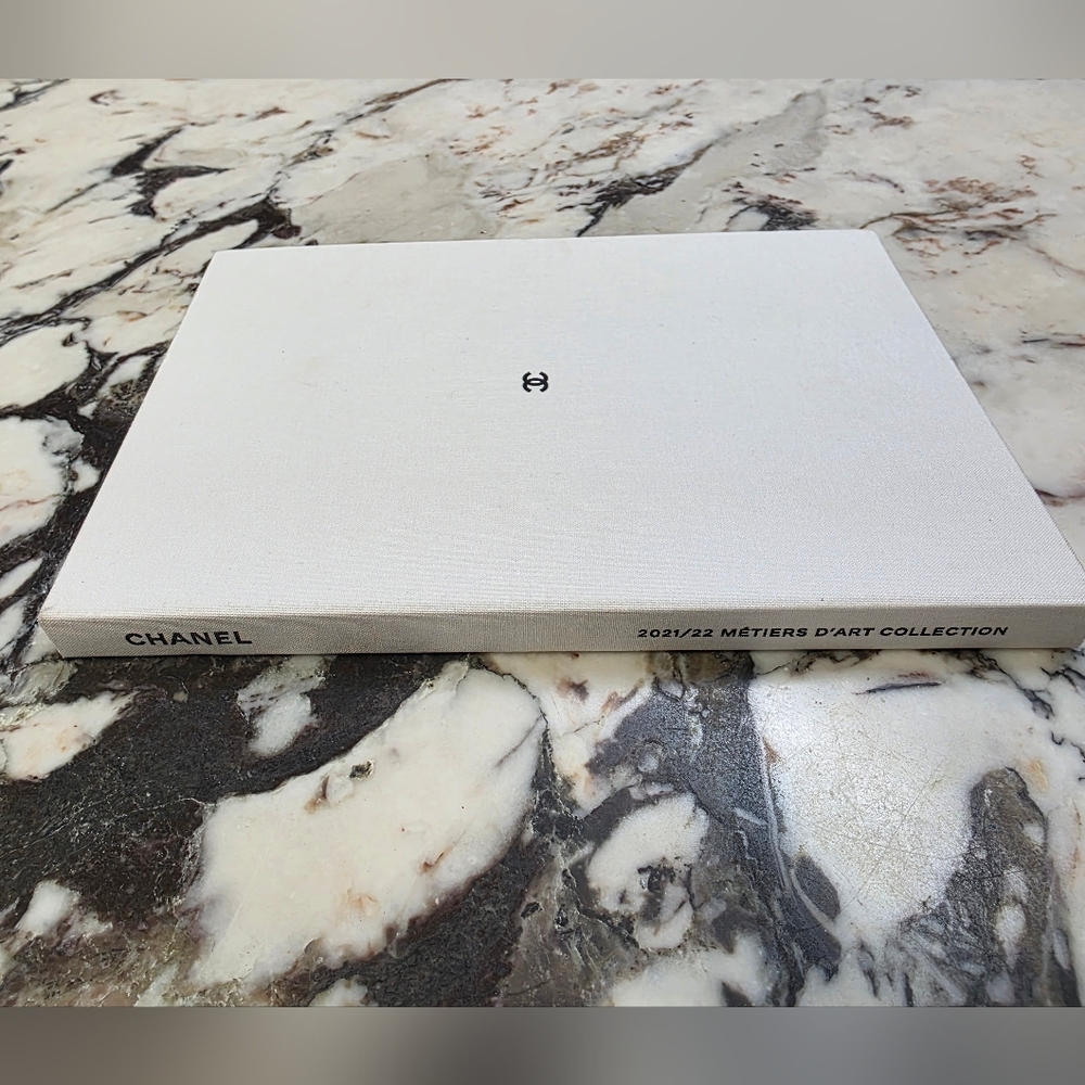 Chanel 2021/22 Métiers d’Art Collection Fashion Book – Limited Edition - Picture 5 of 9